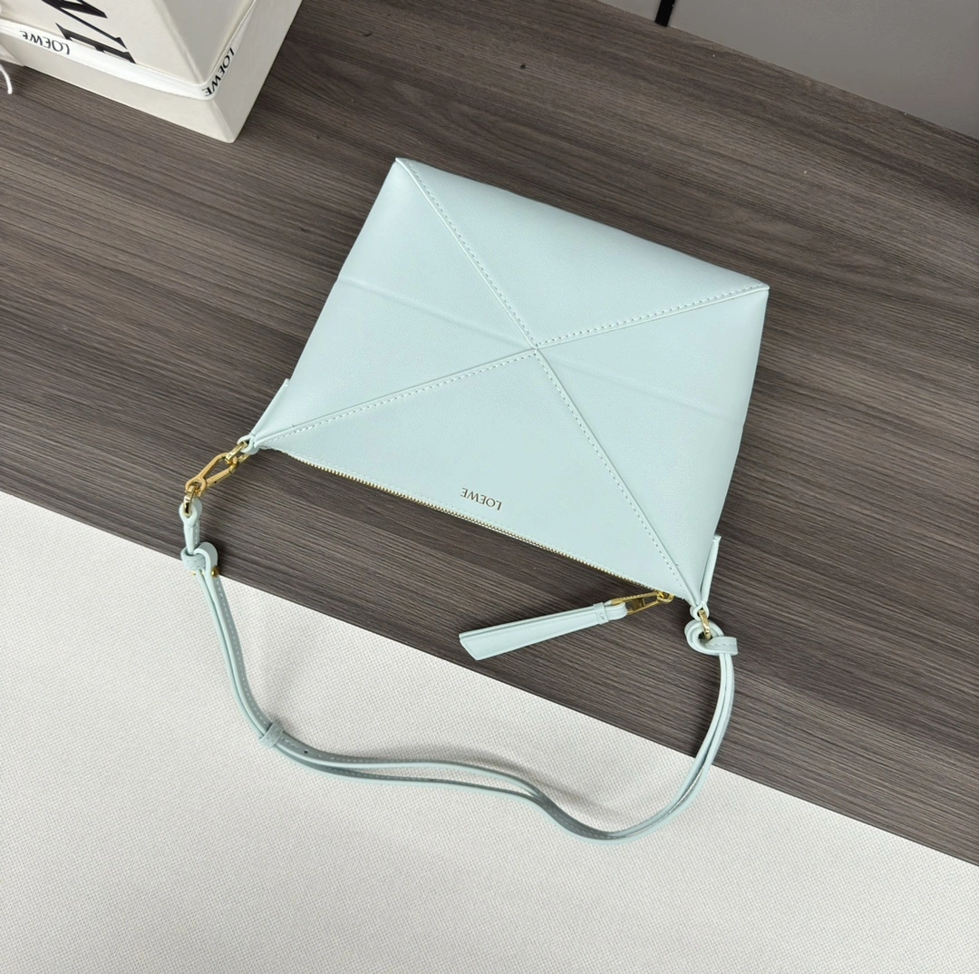 Soft Loewe Puzzle Bags 72129