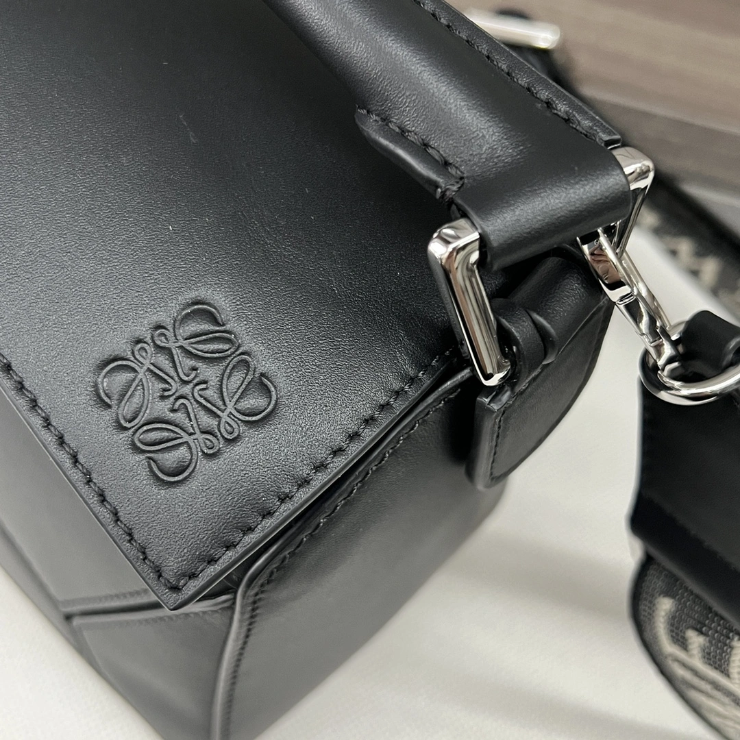 QuickDry Loewe Puzzle Bags 67200