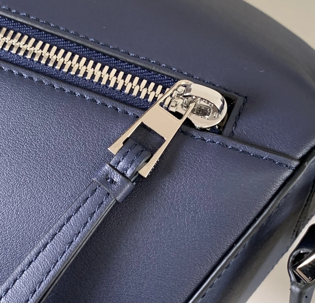 Sleek Loewe Puzzle Bags 71932