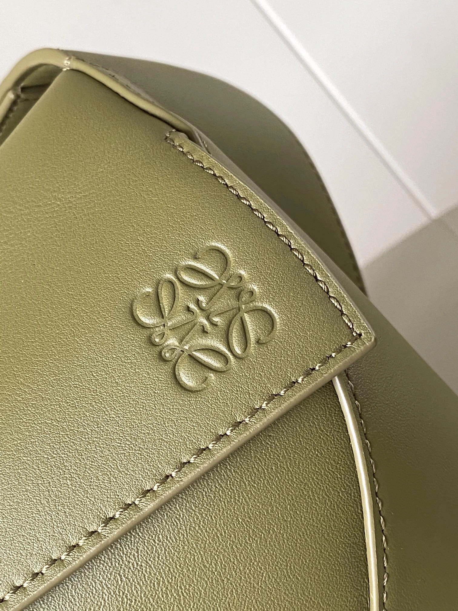 Vibrant Loewe Puzzle Bags 71985