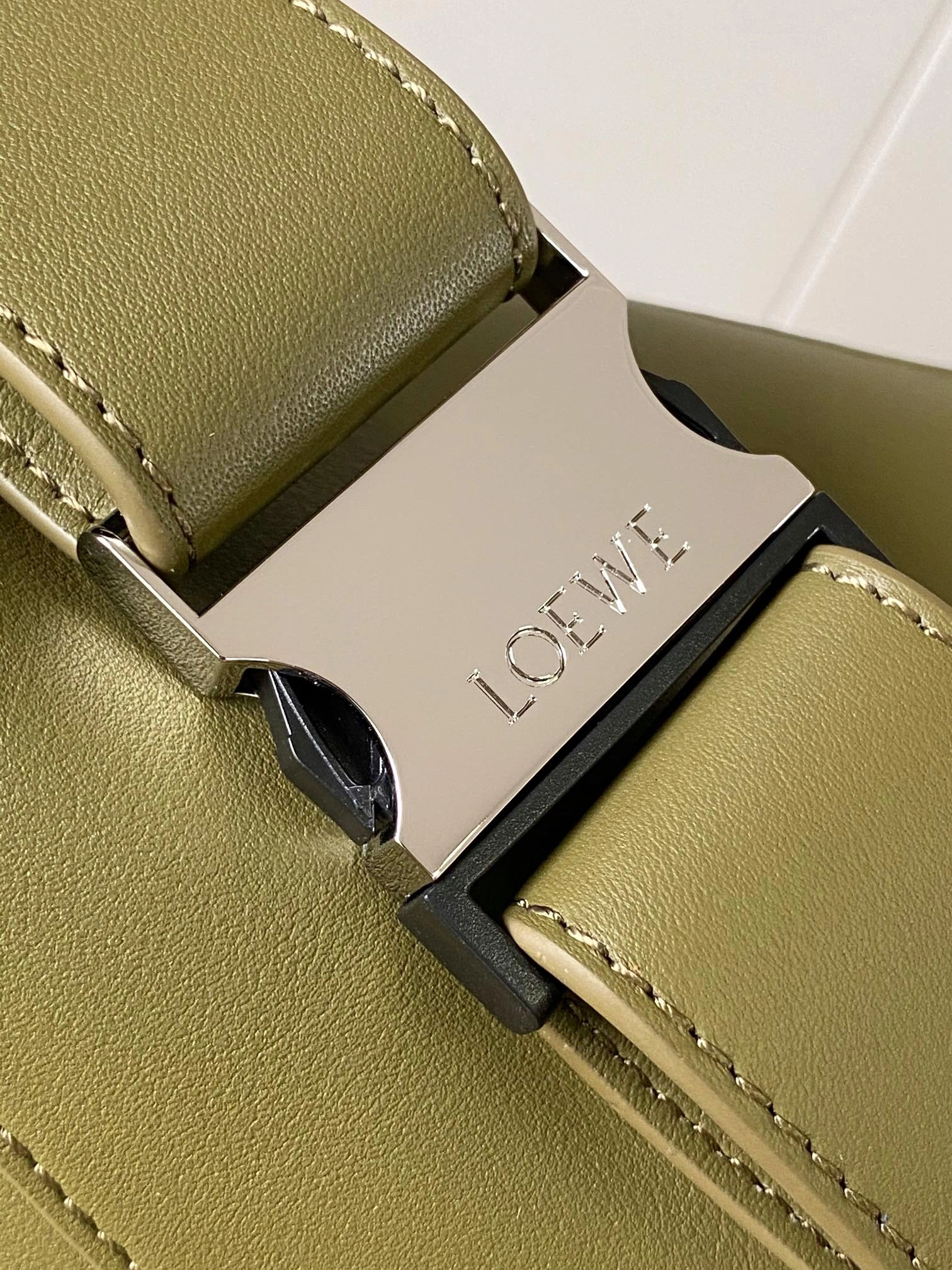 Vibrant Loewe Puzzle Bags 71985