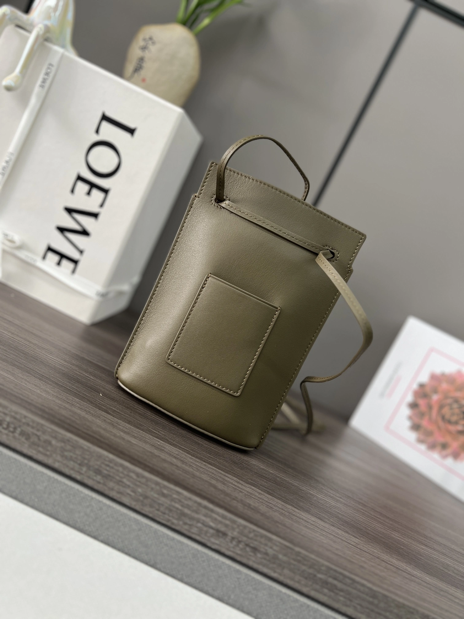 Loewe Satchel Bags Sleek 72093