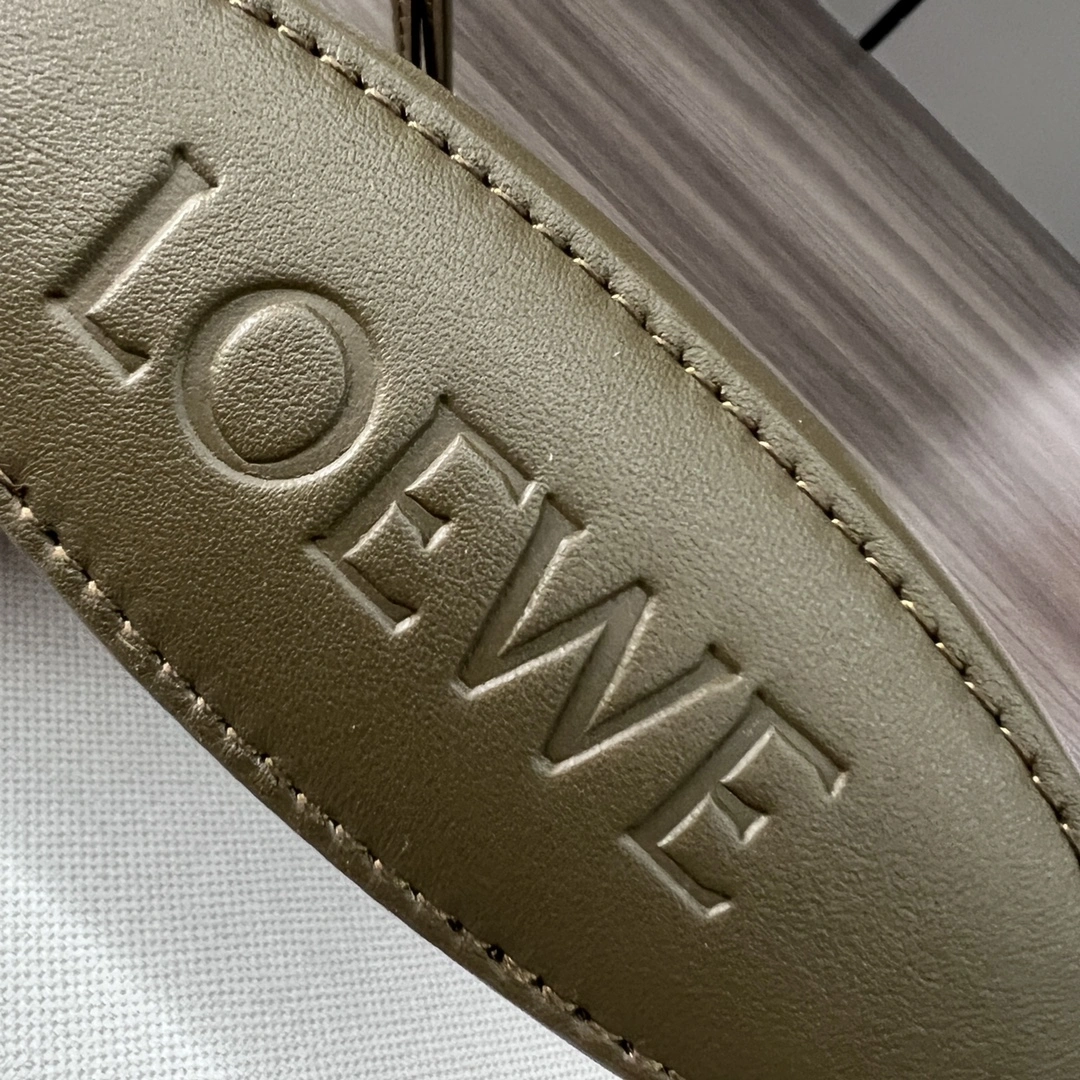 Loewe Satchel Bags Sleek 72093