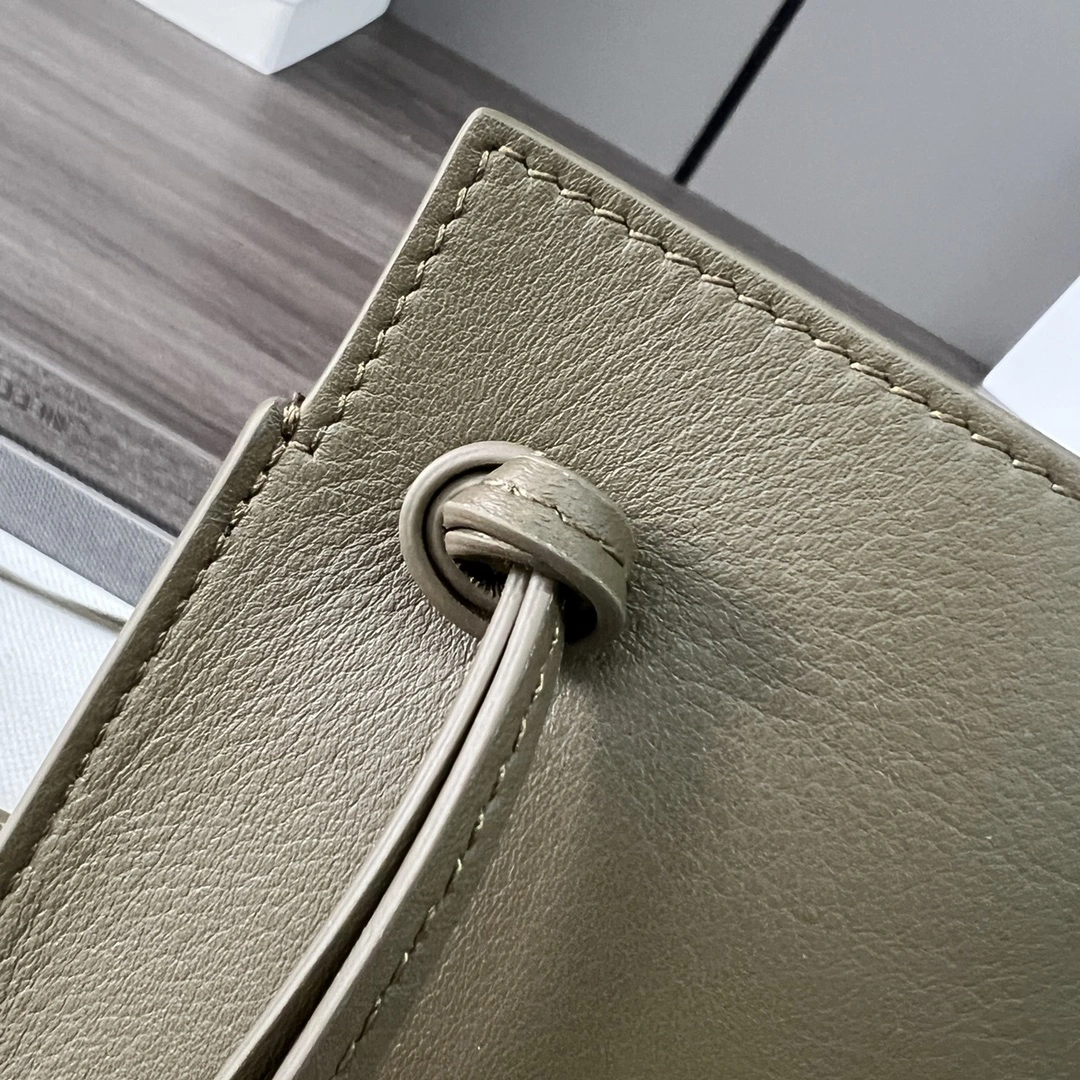 Loewe Satchel Bags Sleek 72093