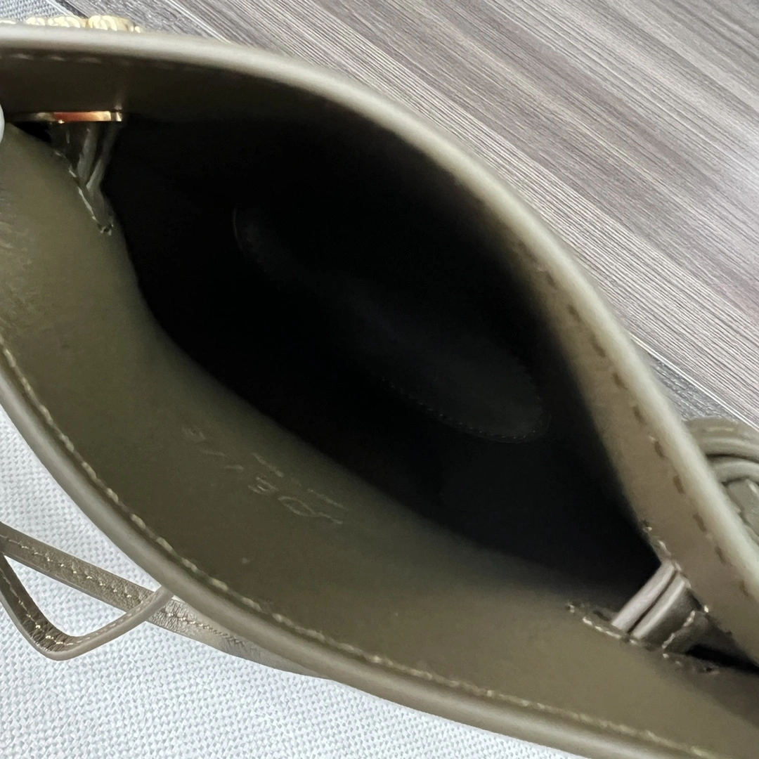 Loewe Satchel Bags Sleek 72093