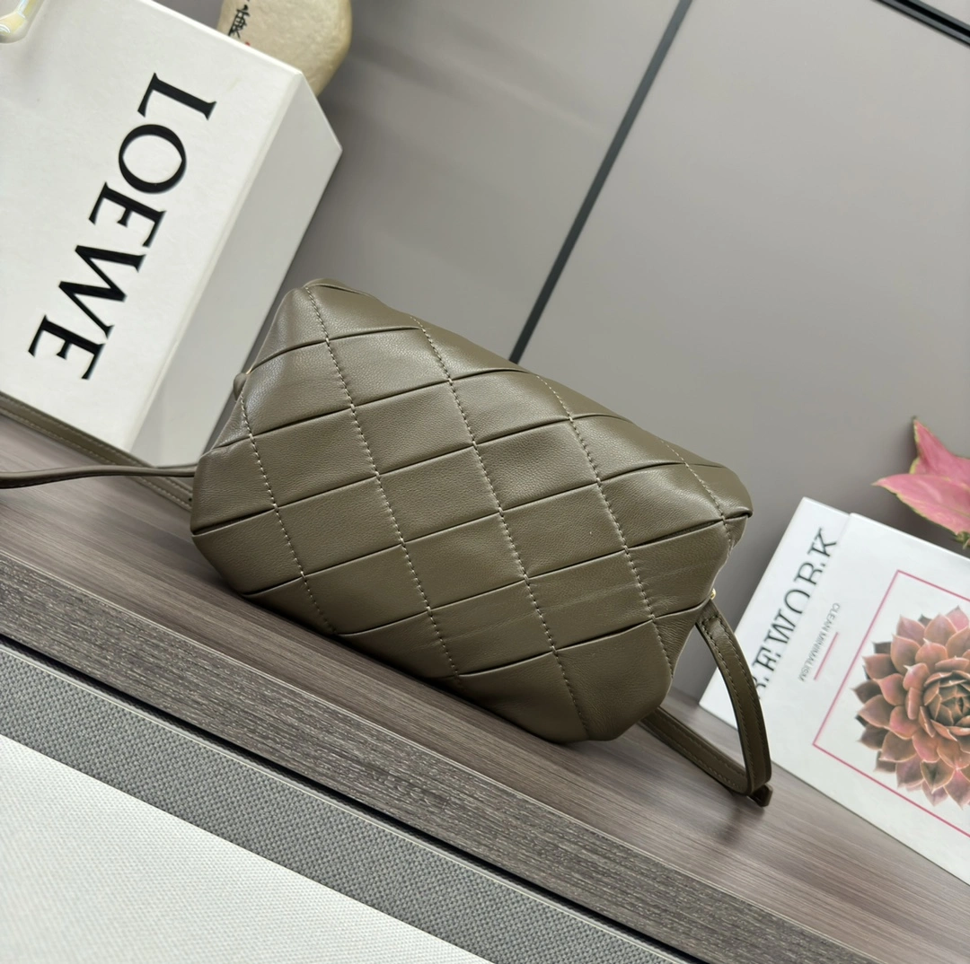 Loewe Satchel Bags Elegant 72068