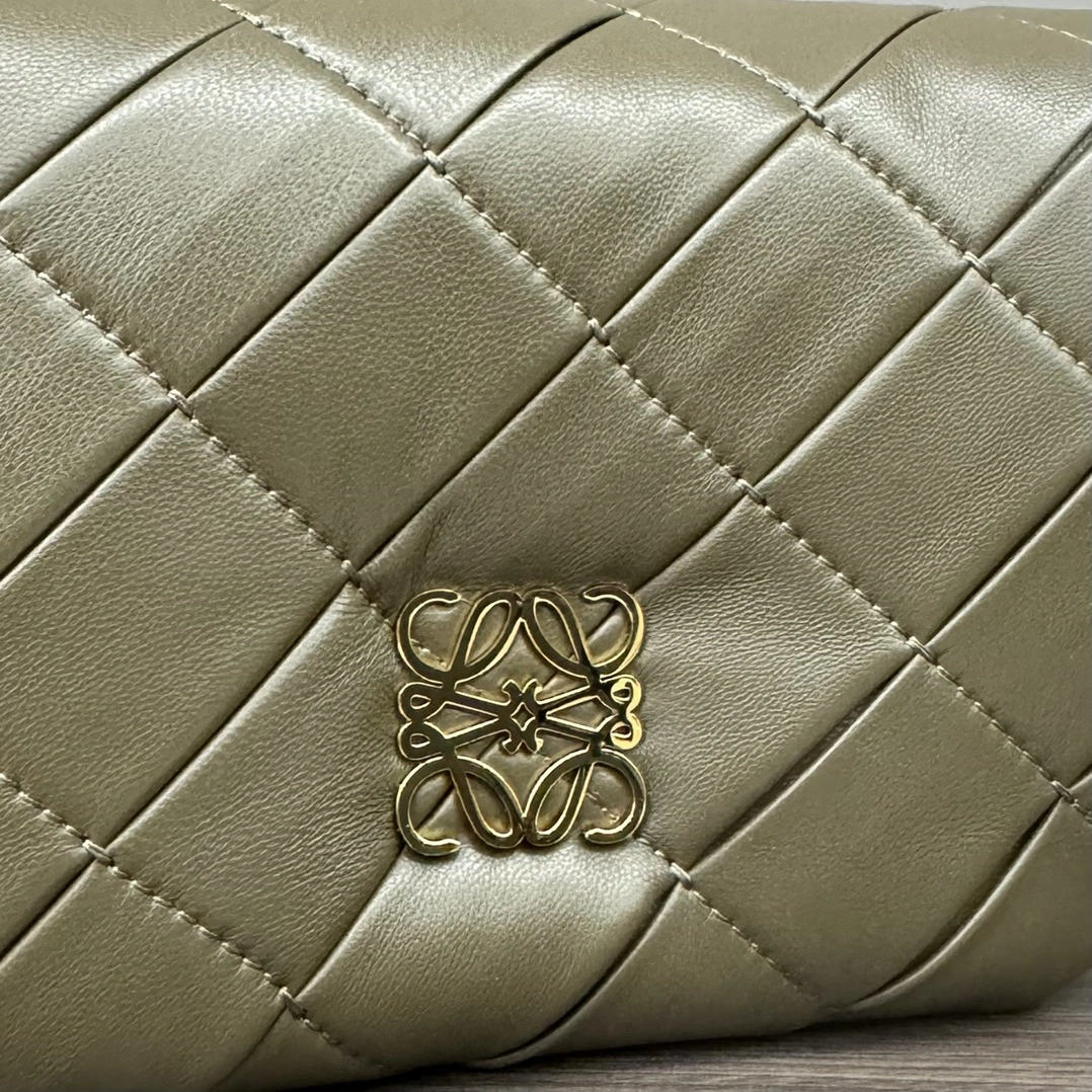Loewe Satchel Bags Elegant 72068