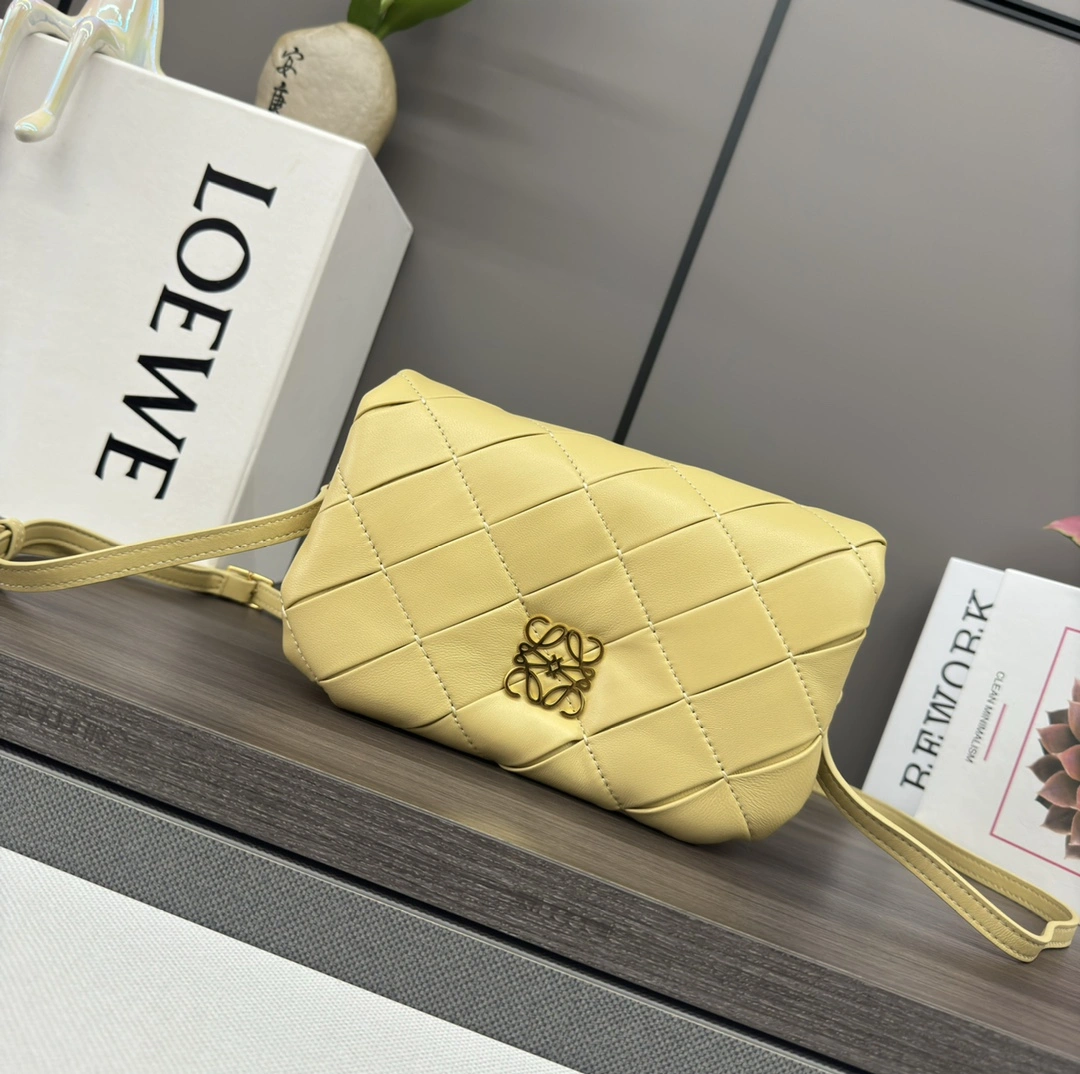 Loewe Satchel Bags QuickDry 72067