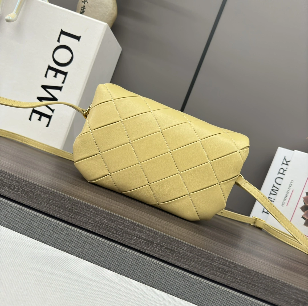 Loewe Satchel Bags QuickDry 72067