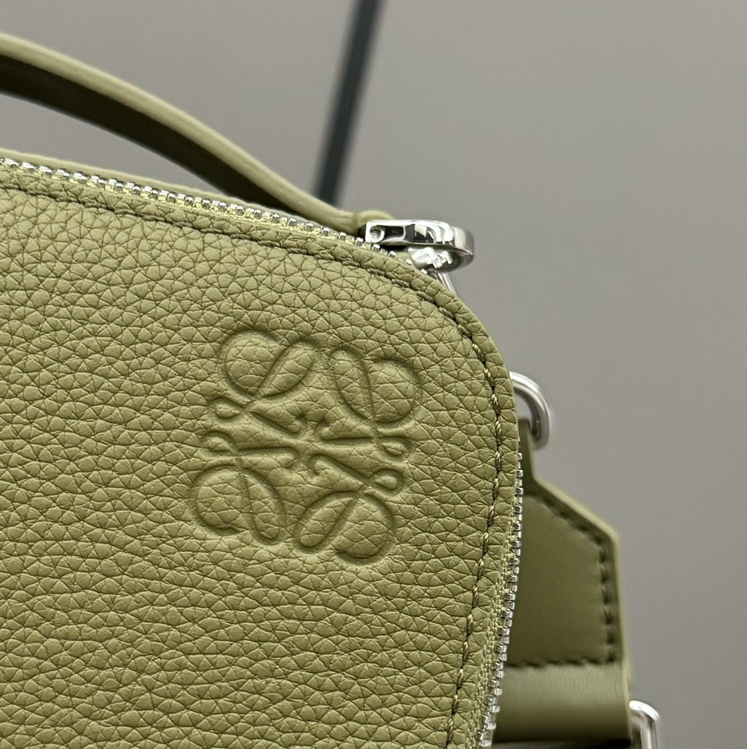 Loewe Satchel Bags EasyCare 67209