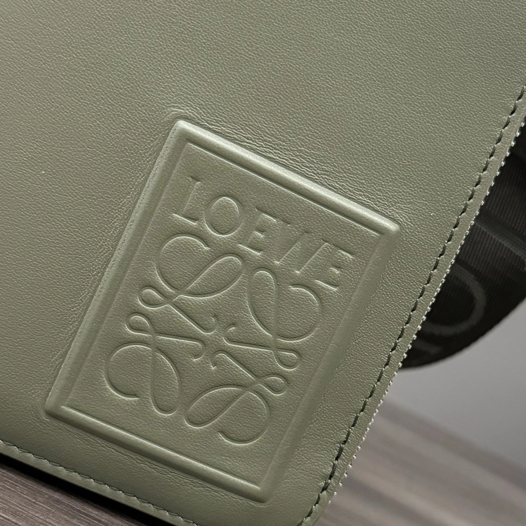 Loewe Satchel Bags Breathable 67155