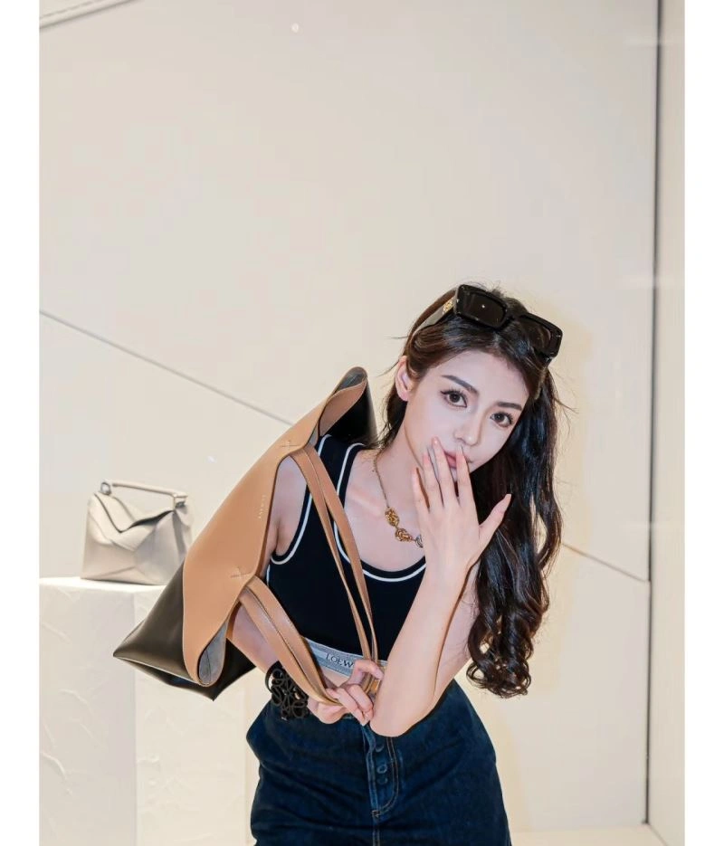 Neat Loewe Shopping Bags 73266