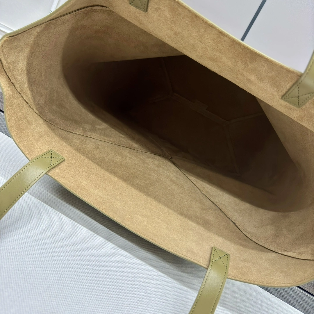 UrbanChic Loewe Shopping Bags 72062