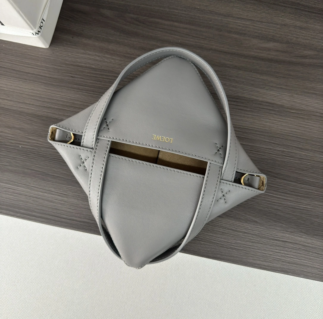 Loewe Shopping Bags Attractive 72060