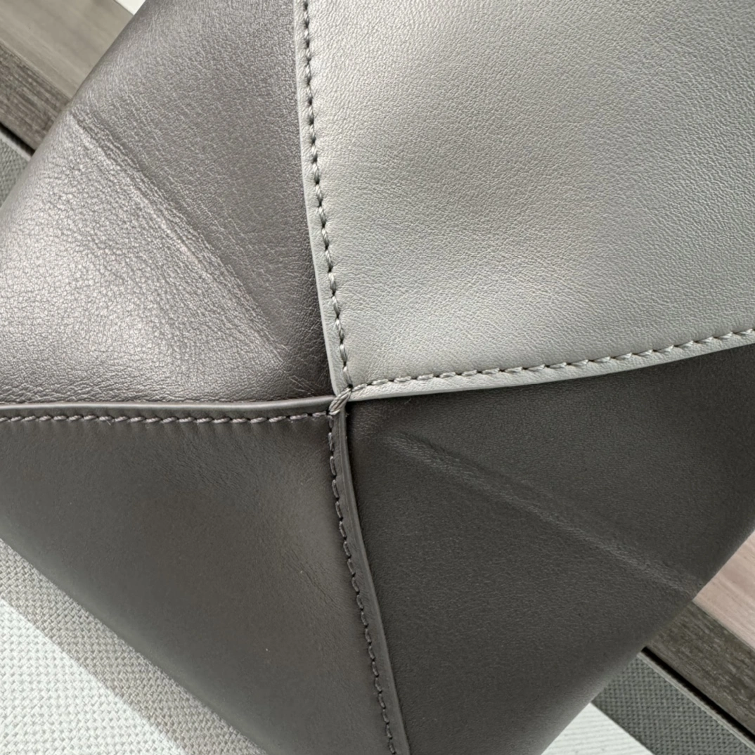 Loewe Shopping Bags Attractive 72060