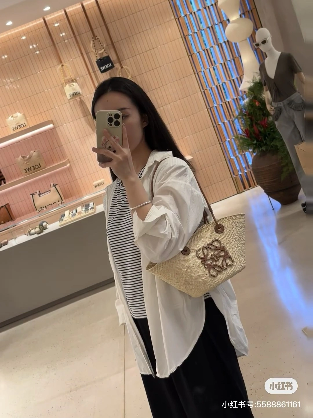 Loewe Shopping Bags Sleek 72058