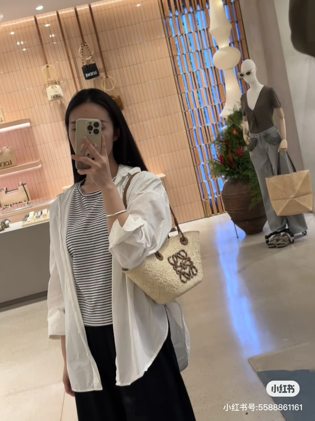 Loewe Shopping Bags Sleek 72058
