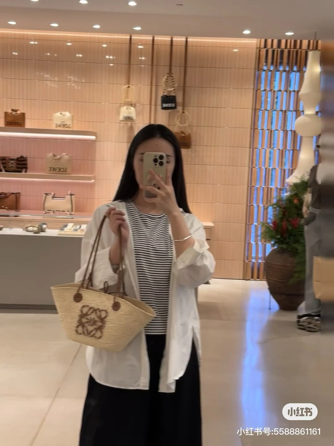 Loewe Shopping Bags Sleek 72058
