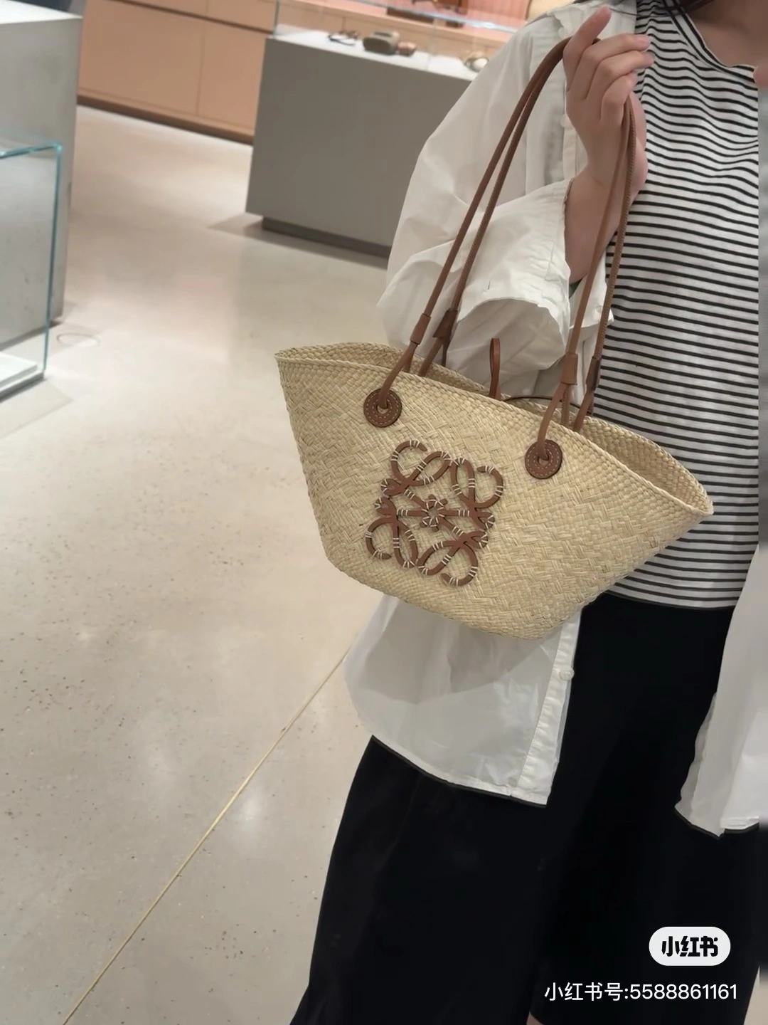 Loewe Shopping Bags Sleek 72058