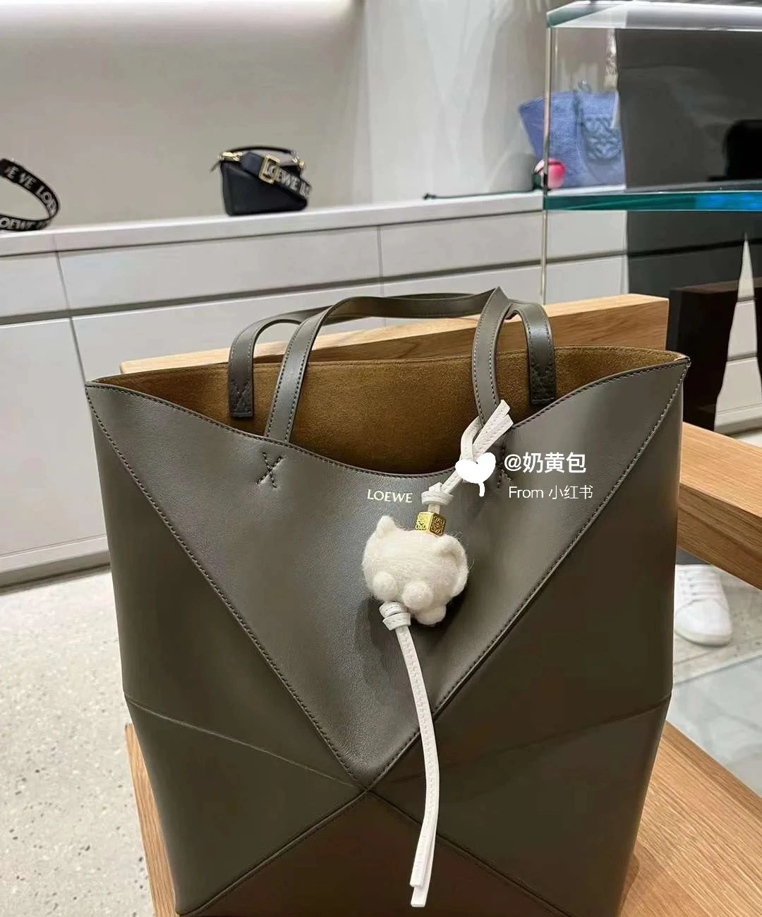 Breathable Loewe Shopping Bags 72043
