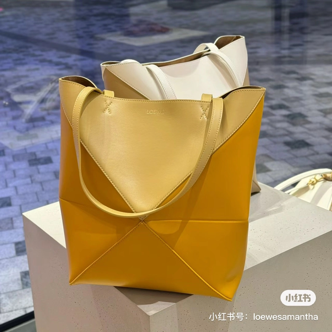 Loewe Shopping Bags Bright 72041