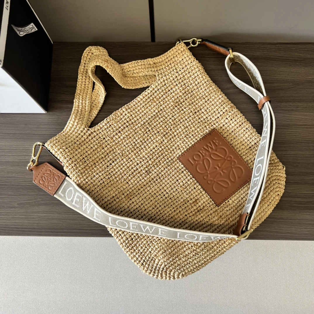 Effortless Loewe Shopping Bags 72077