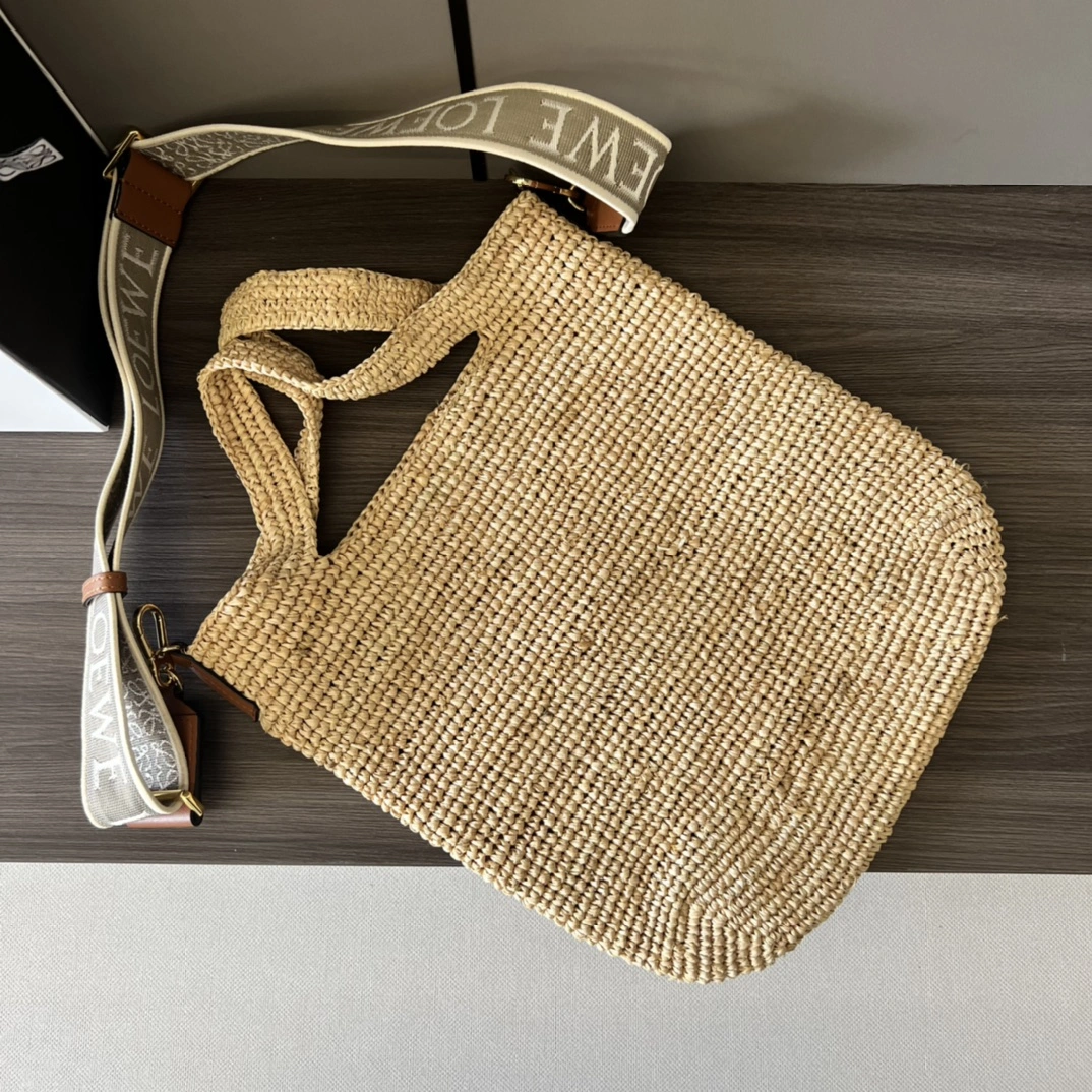 Effortless Loewe Shopping Bags 72077