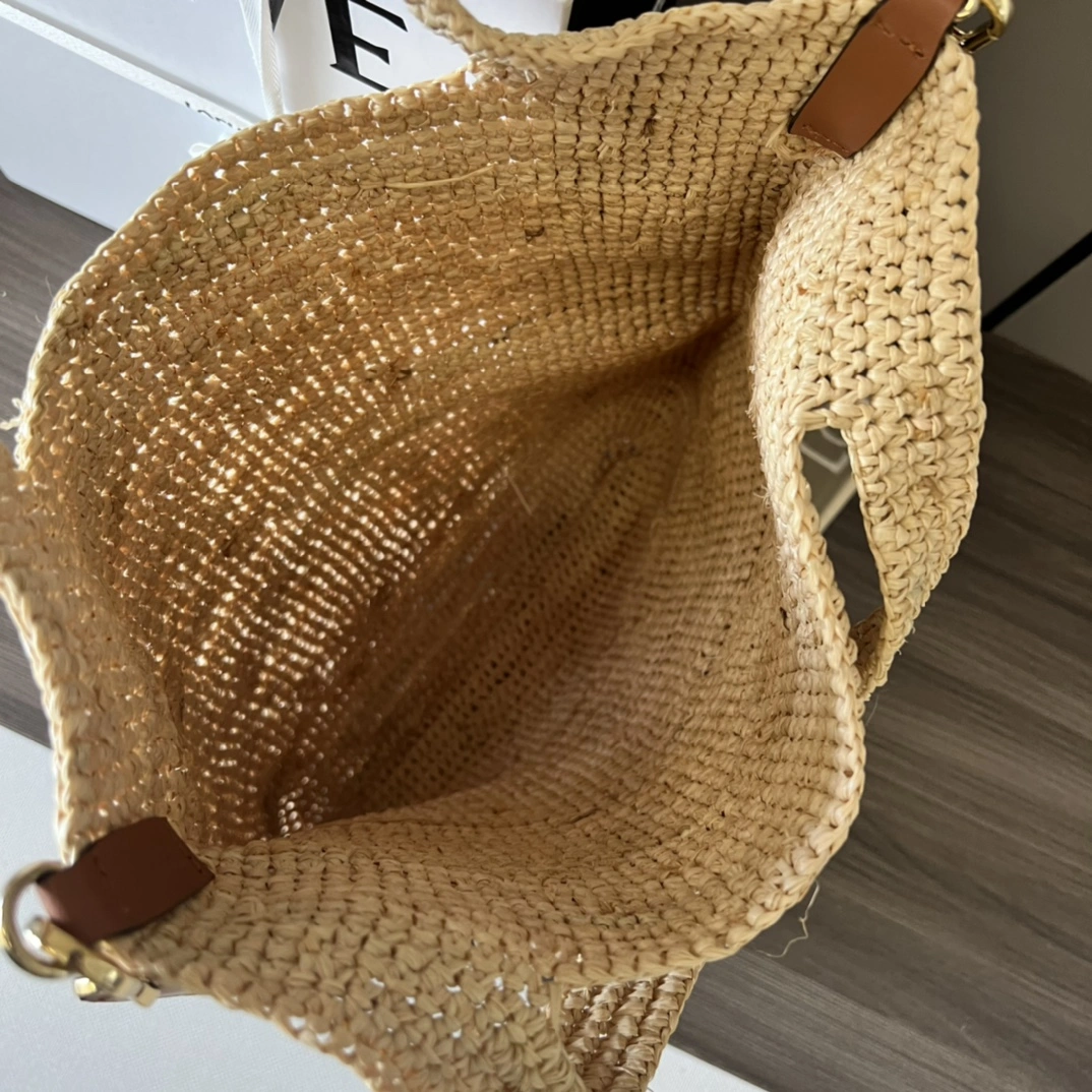 Effortless Loewe Shopping Bags 72077