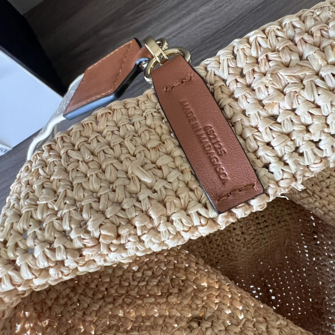 Effortless Loewe Shopping Bags 72077