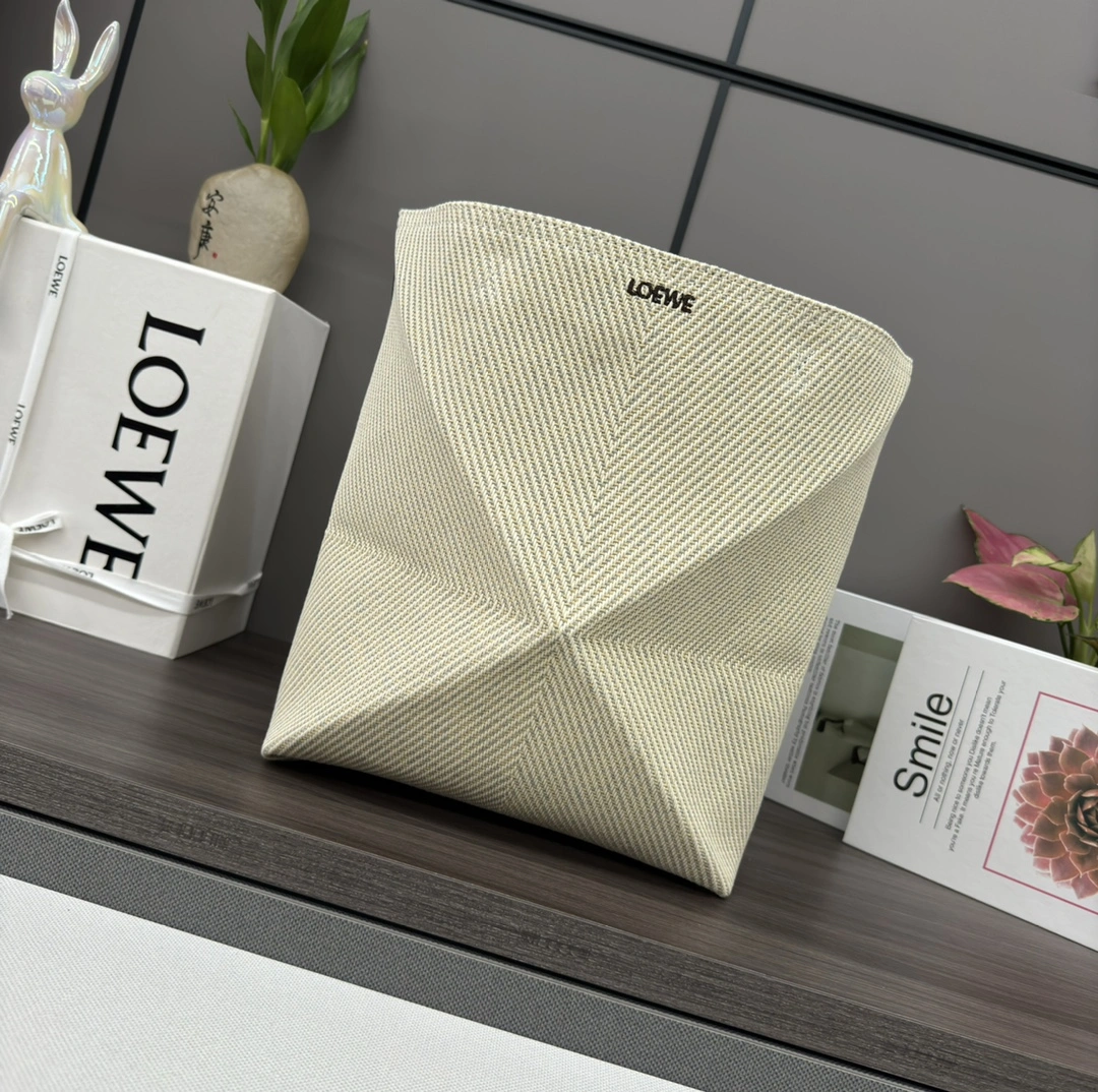 UrbanChic Loewe Shopping Bags 67123