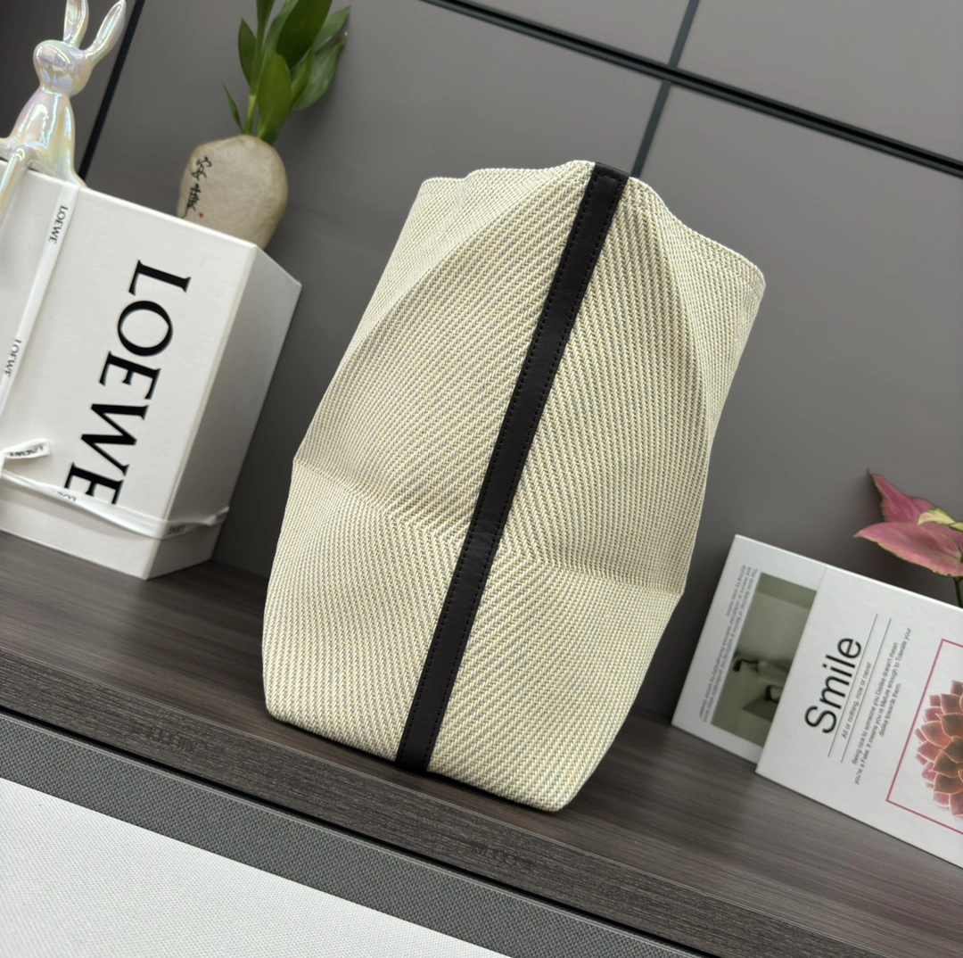 UrbanChic Loewe Shopping Bags 67123