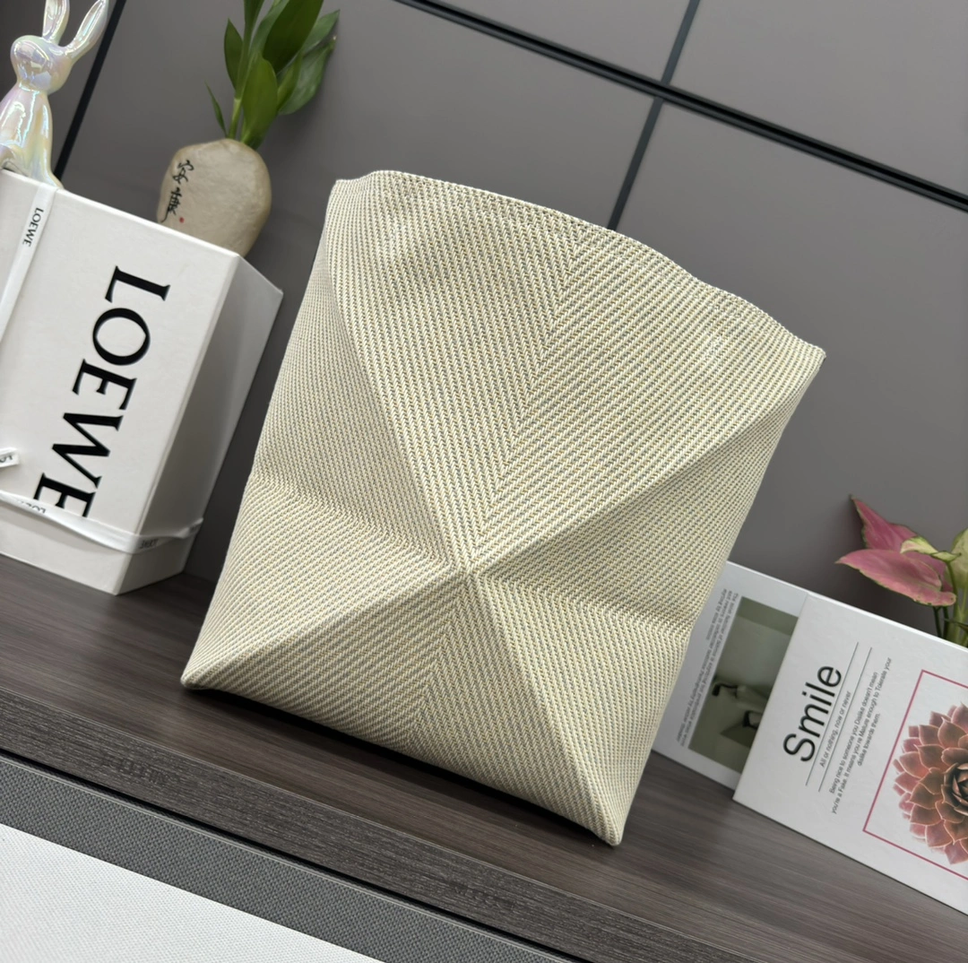 UrbanChic Loewe Shopping Bags 67123