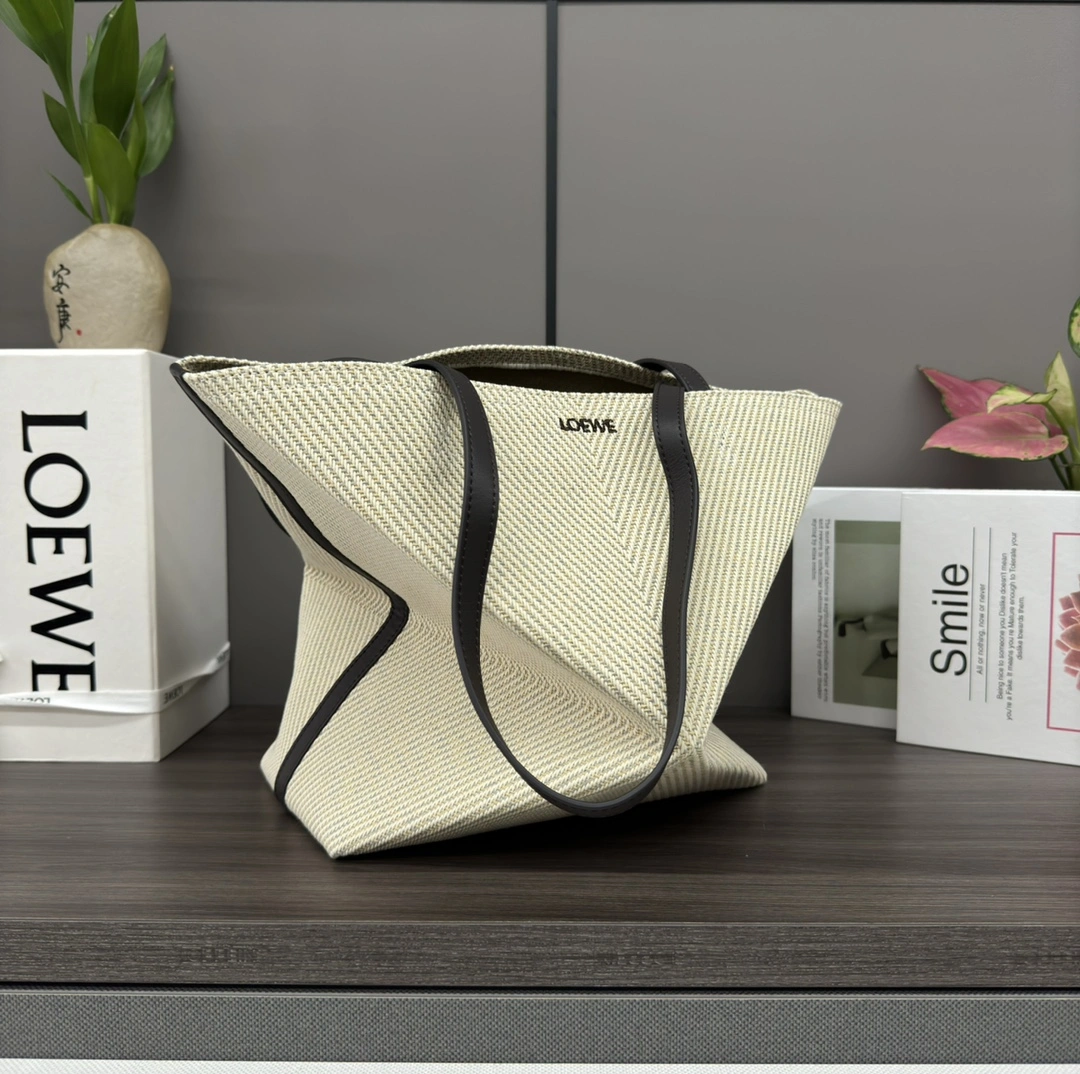 UrbanChic Loewe Shopping Bags 67123