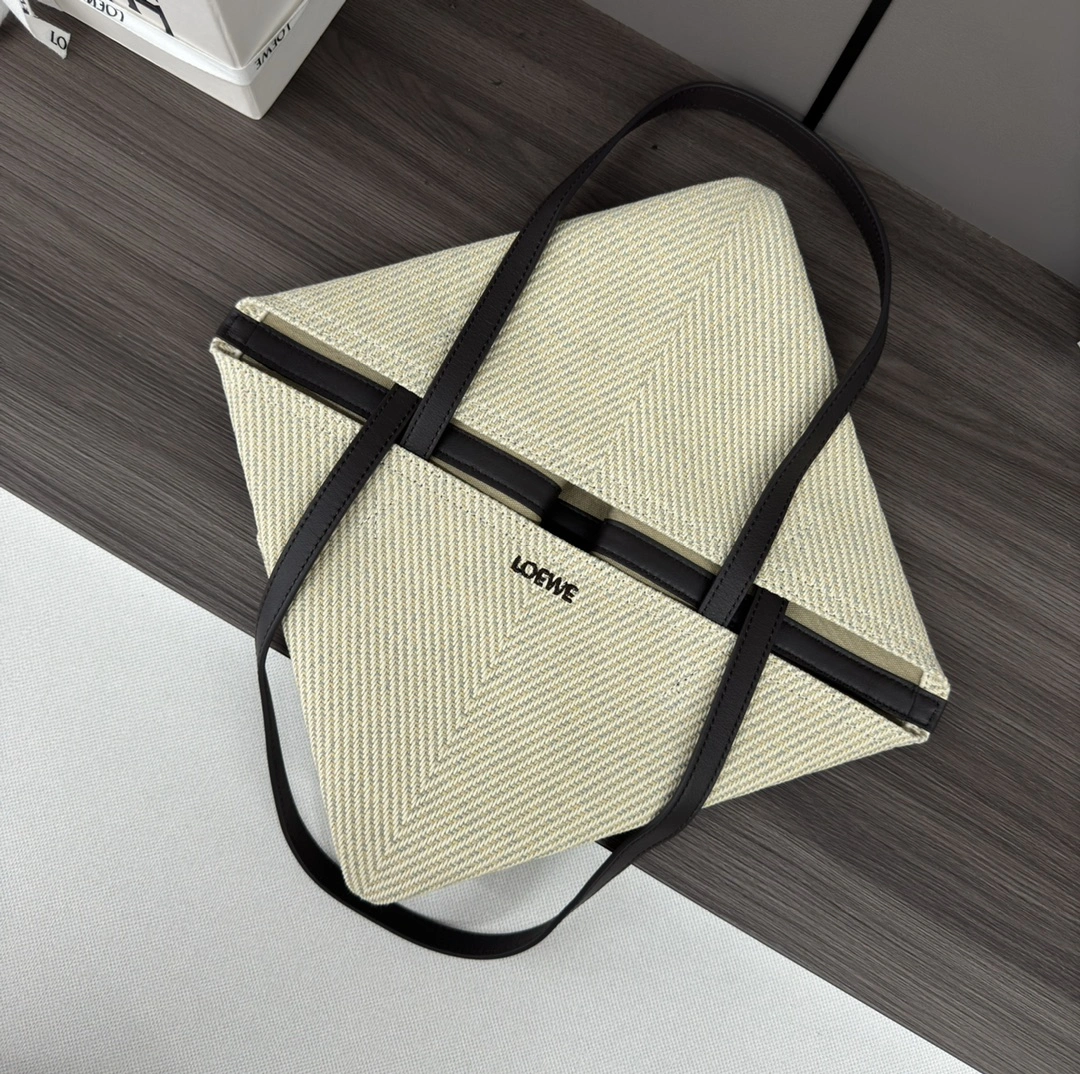 UrbanChic Loewe Shopping Bags 67123