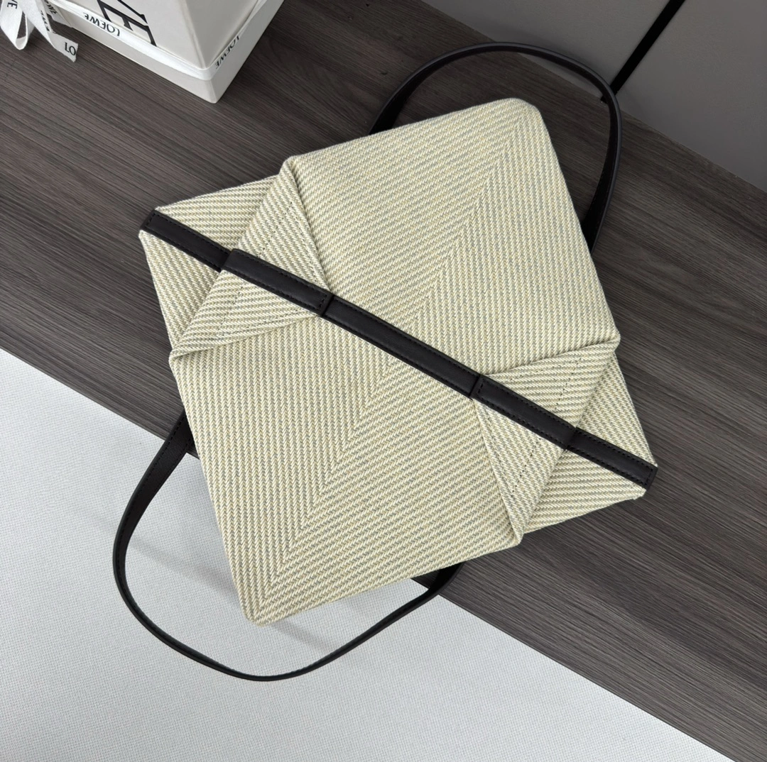 UrbanChic Loewe Shopping Bags 67123