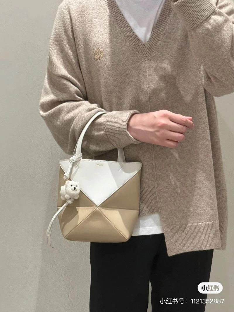 Loewe Shopping Bags Sleek 61419