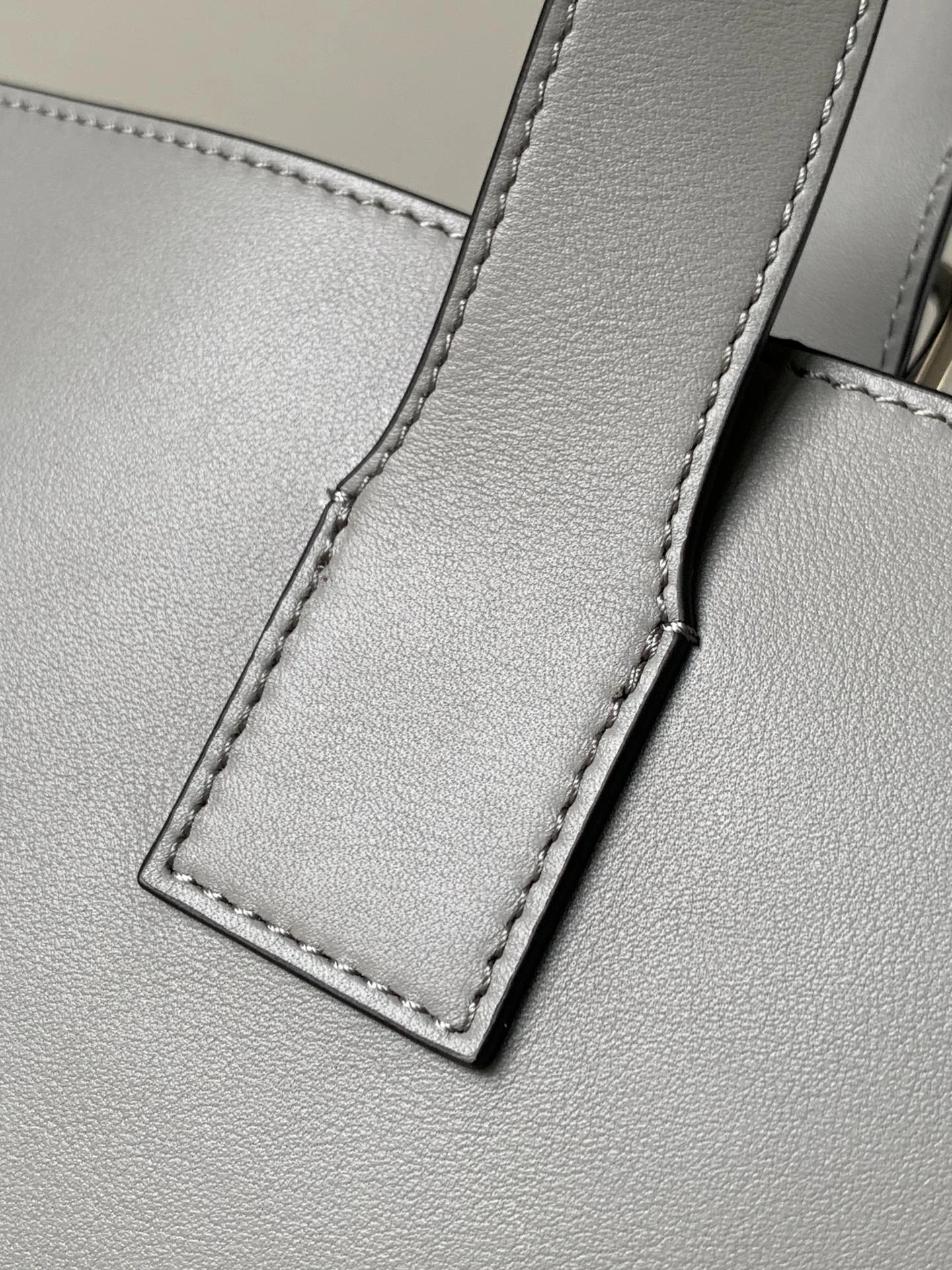 Snug Loewe Shopping Bags 71887