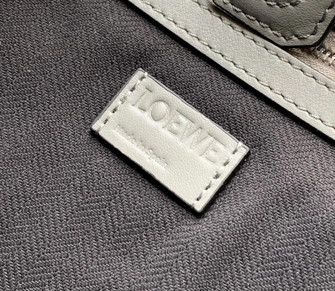 Snug Loewe Shopping Bags 71887