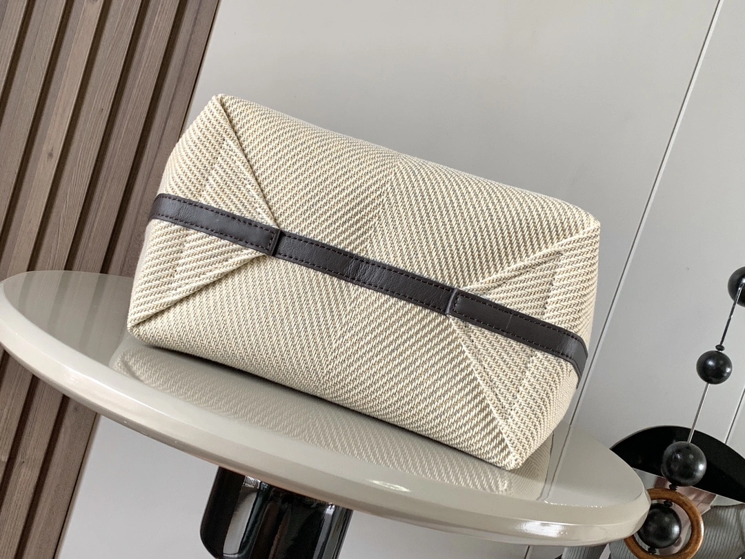 EyeCatching Loewe Shopping Bags 71875