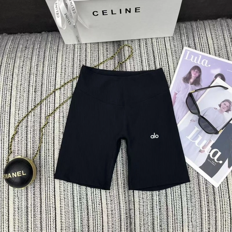 Trendy Loewe Short Pants 156882