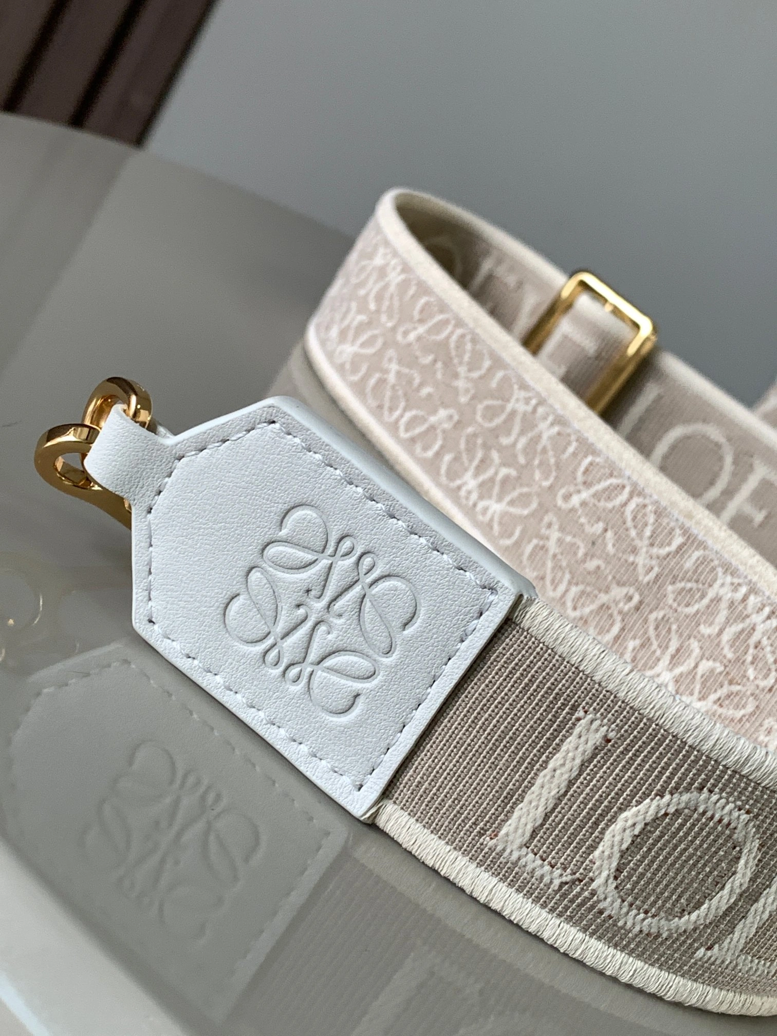 Loewe Shoulder Straps Trendsetting 71873