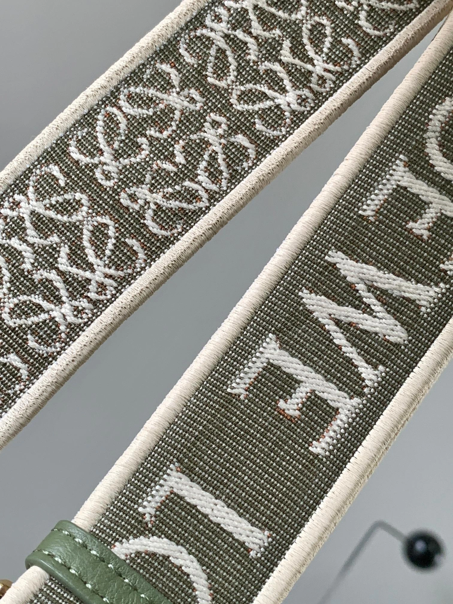 HighQuality Loewe Shoulder Straps 71865