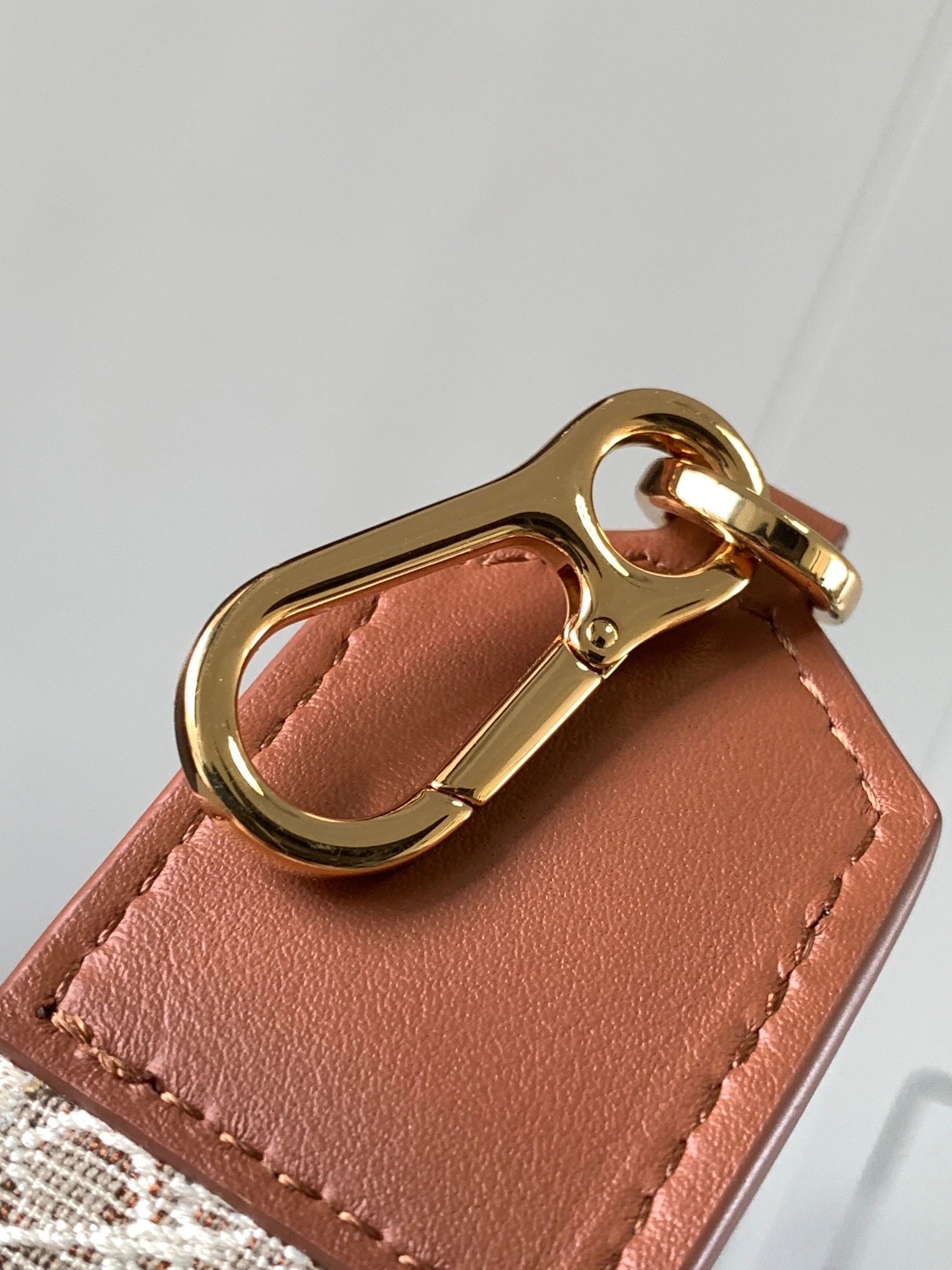 UrbanChic Loewe Shoulder Straps 71871