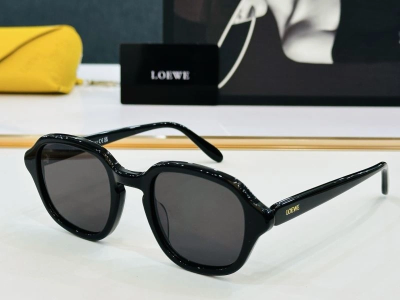 Packable Loewe Sunglasses 280319