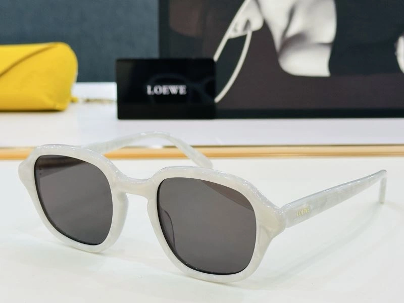 Packable Loewe Sunglasses 280319