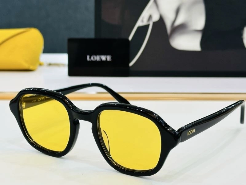 Packable Loewe Sunglasses 280319