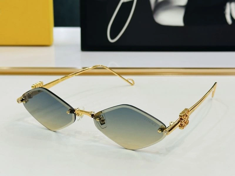 Loewe Sunglasses Versatile 280333