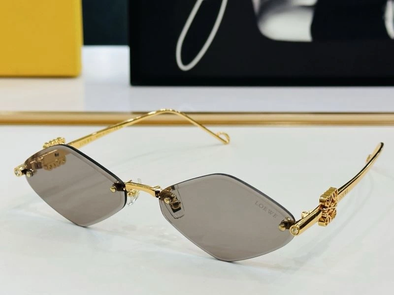 Loewe Sunglasses Versatile 280333