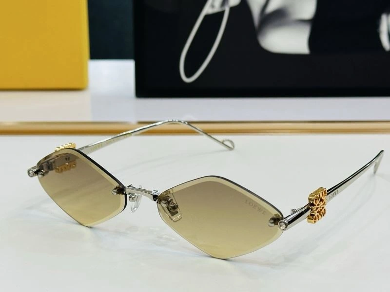 Loewe Sunglasses Versatile 280333