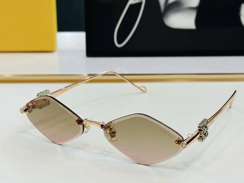 Loewe Sunglasses Versatile 280333